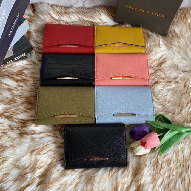 CHARLES &amp; KEITH V-CUT FRONT FLAP WALLET 
กระเป๋าเงิน