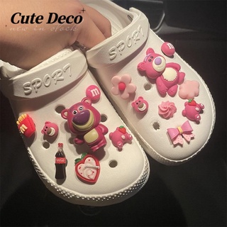 【 Cute Deco 】การ์ตูนหมี สตรอเบอร์รี่ (25 แบบ) สตรอเบอร์รี่ หมี / บัซไลท์เยียร์ / คิตตี้ แมว จี้ ปุ่ม Crocs / น่ารัก Jibbitz Croc รองเท้า DIY / วัสดุเรซิน เสน่ห์ สําหรับ DIY