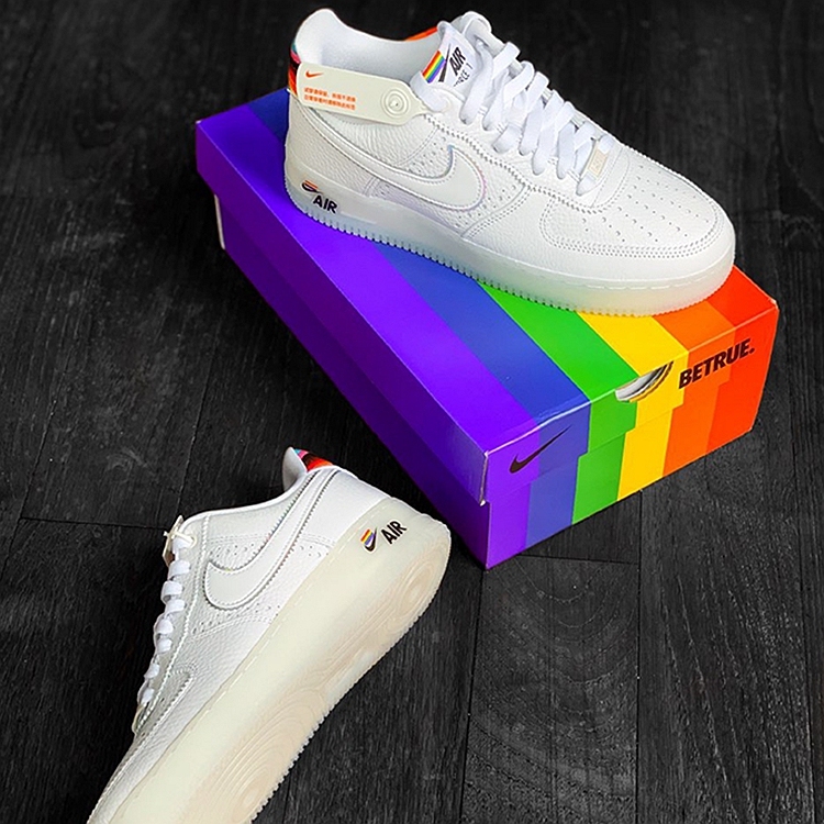 Nike Air Force 1 AF1 หนึ่งในกองทัพอากาศรุ้งเยลลี่คริสตัลรองเท้าด้านล่าง ...