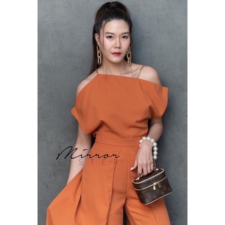 SET oF WaCHaCha•• ชุดเซ็ทเสื้อกางเกง ทรงสวยเป๊ะปัง ด้วยดีเทลช่วงบน เป็นสายเดี่ยวโซ่ทอง