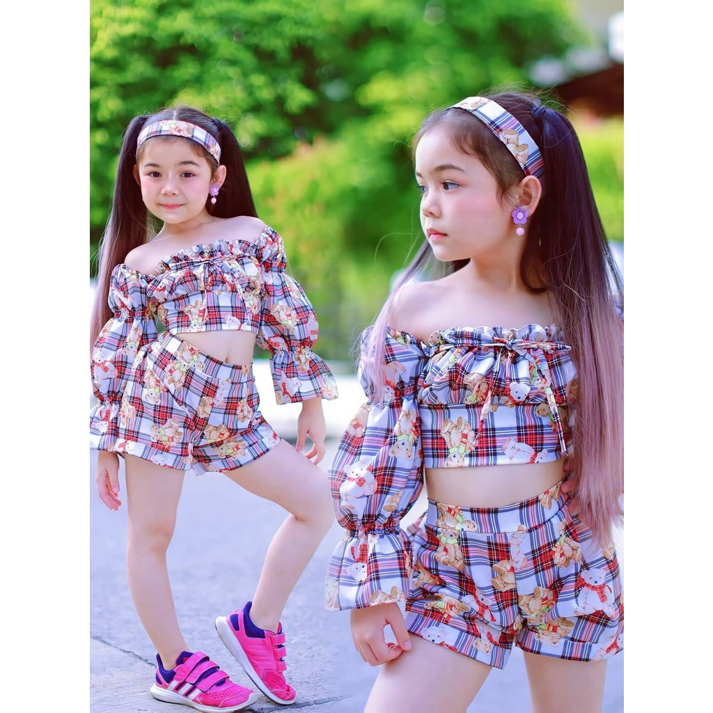 เสื้อแขนยาวน้องหมีลายสก๊อตโชว์ไหล่ กางเกงขาสั้น พร้อมคาดผม