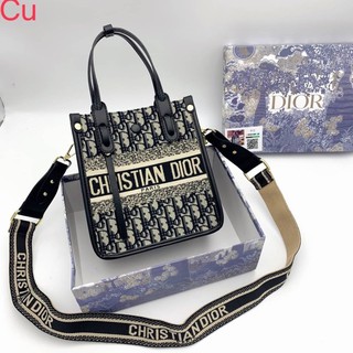 ***เชคสินค้าก่อนสั่งซื้อ***พร้อมส่ง Christian Dior / Fendi SIZE8”