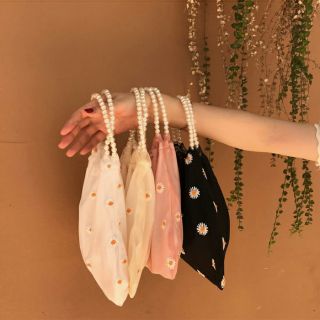 &lt;INSTOCK&gt; Mini Daisy Bag กระเป๋าคล้องแขนลายดอก