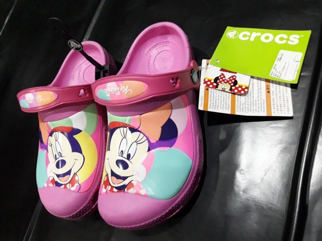 CROCS - ใหม่ รองเท้าลำลองเด็กโต Crocs Clog รุ่น Disney Minnie Mouse / Shrek / Holiday Sweater / Lite