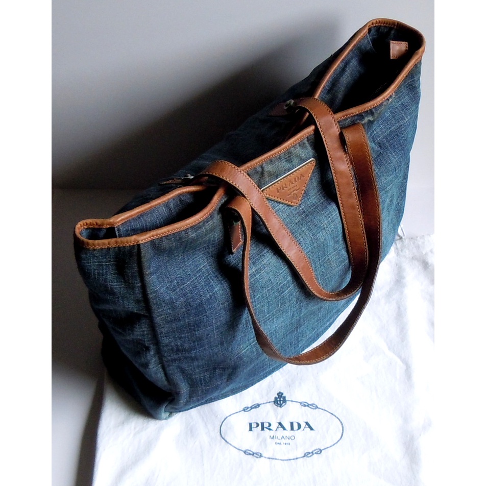 กระเป๋าแบรนด์เนมมือสอง Prada Denim &amp; Leather Tote Bag / ถุงผ้า