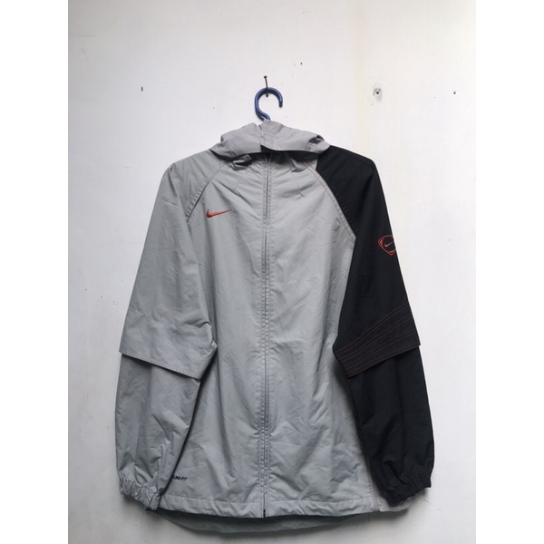 เสื้อแจ็คเก็ตร่มชูชีพกลางแจ้ง/มือสอง/thrift/preloved Nike วินเทจกลางแจ้ง/วิ่ง T-90