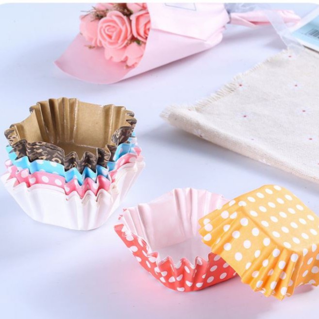 กระทงบราวนี่ สี่เหลี่ยมจตุรัส สุ่มลาย มี 2 ขนาด 22213/22184