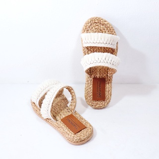 รองเท้าสานผักตบชวาส้นแบน, แตะสีขาวสำหรับใส่เที่ยวหรือเดินในบ้าน  Woman’s Slippers Straw slippers