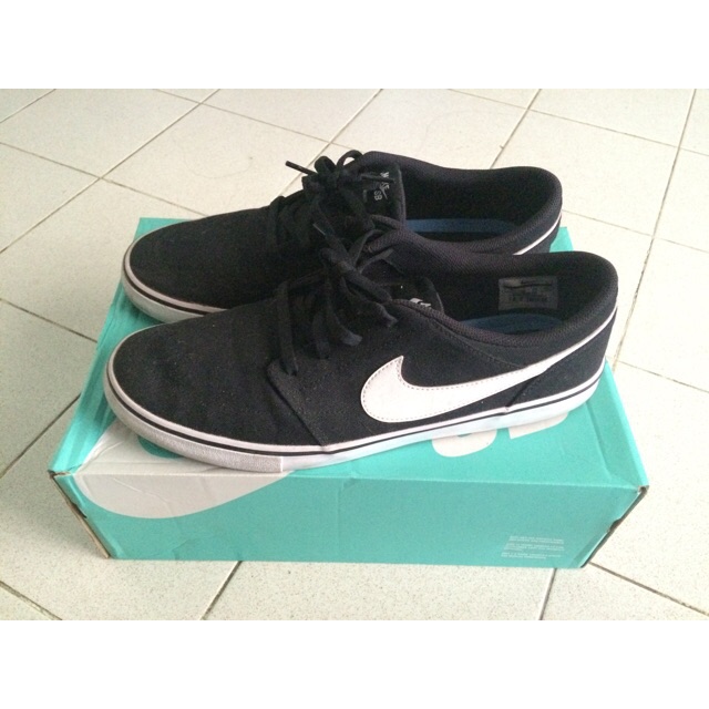 รองเท้า NIKE SB PORT MORE มือสองของแท้ 100% พร้อมกล่อง