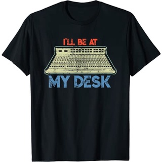 เสื้อยืดผ้าฝ้ายพรีเมี่ยม เสื้อยืด พิมพ์ลาย IM Be At My Desk Funny Studio Engineering ของขวัญ สําหรับผู้ชาย