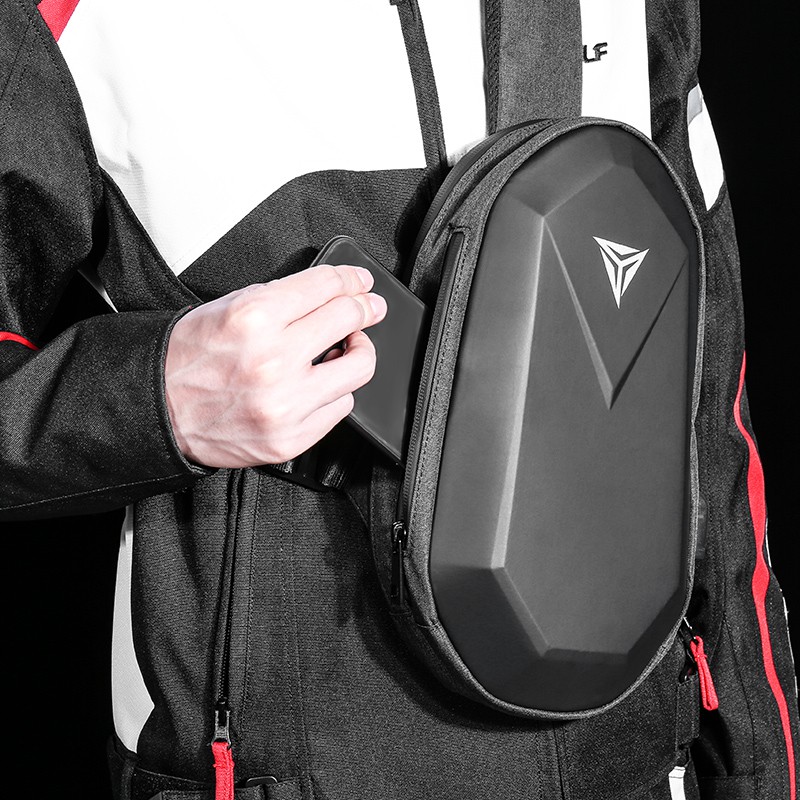 กระเป๋าคาดอก MOTOWOLF  สำหรับขี่มอเตอร์ไซค์ พร้อมช่องชาร์จ มอเตอร์วูฟ วัสดุ PU Oxford กันน้ำได้