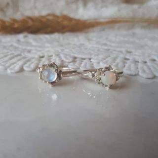 Bue Moonstone~Opal Ring​ แหวนบัว​ แหวนบัวบูชา​ มูนสโตน​ โอปอล​ ตัวเรือนเงินแท้​ 925​ รมดำ