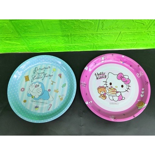 ถาดกลมแสตนเลสเคลือบลายโดเรม่อน ลาย Hello KITTY ขนาด 30 cm เหมาะสำหรับใส่สิ่งของ เสริฟอาหาร ใส่ผลไม้ ฯลฯ ลิขสิทธิ์แท้