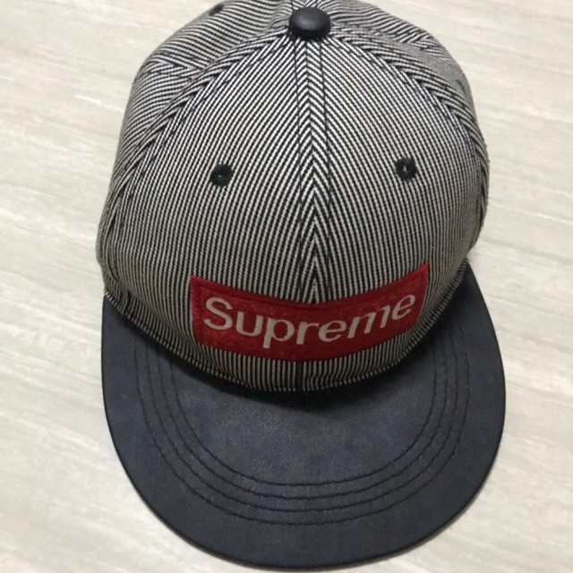 หมวก supreme