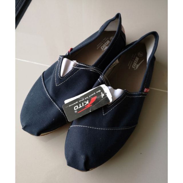 รองเท้าสลิปออน​สีกรม  Keto​ size42  ใส่ได้ทั้งหญิงและชายของใหม่มือหนึ่ง