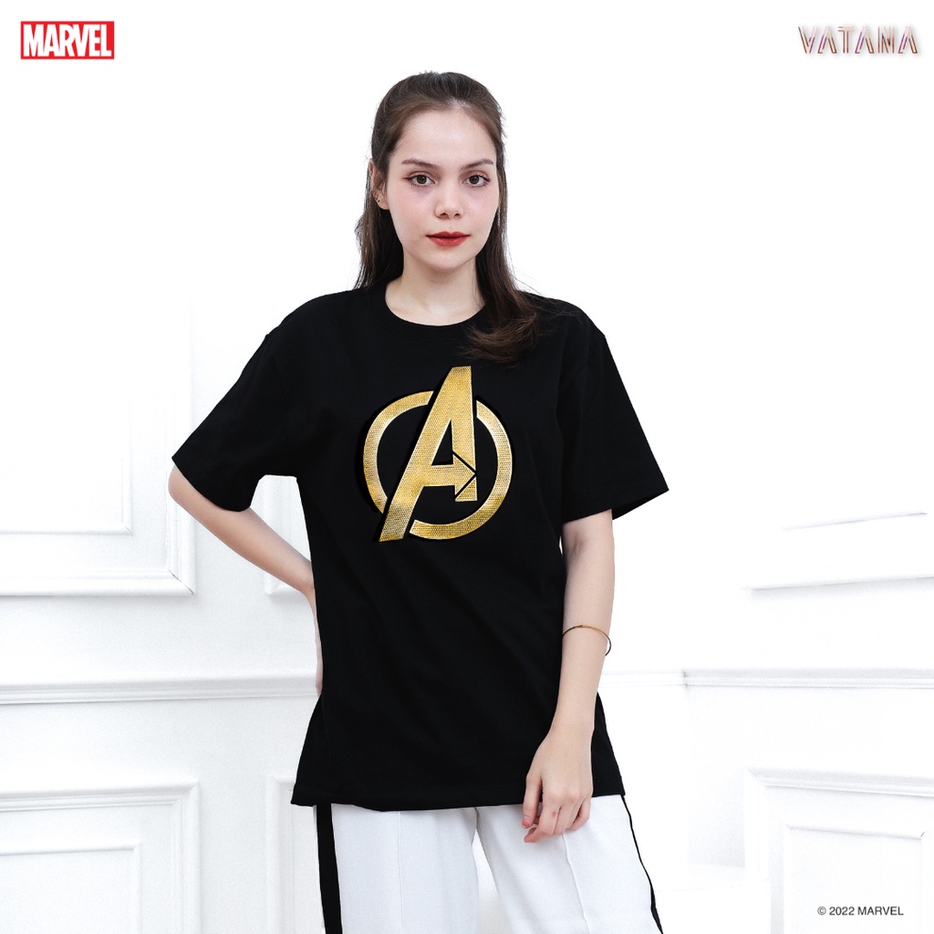 VATANA - เสื้อยืดแขนสั้น สีดำ พิมพ์ลาย AVENGERS TEXTURED LOGO