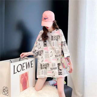 Pink-shop(พร้อมส่ง)เสื้อยืดลายหนังสือพิมพ์ เสื้อใส่สบาย ไม่ร้อน