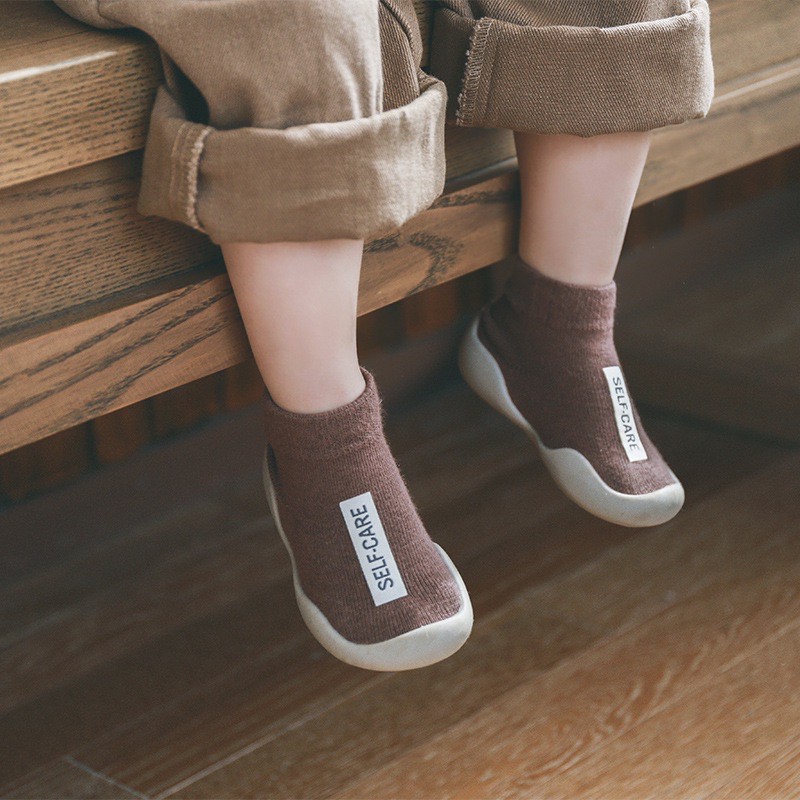 รองเท้าหัดเดิน สีพื้นเรียบสำหรับเด็ก พื้นซิลิโคน นิ่มกระชับ คล่องตัว สำหรับเด็ก(D.หัดเดิน)