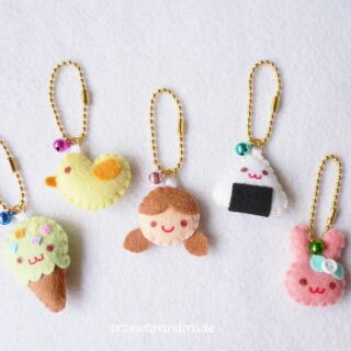 S brooch/keychain พวงกุญแจตุ๊กตา