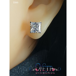 ต่างหูเพชร Princess Cut ข้างละ 1 กะรัต ทำจาก เพชร CZ, Cubic Zirconia หรือ เพชรโคลนนิ่ง ดีไซน์เรียบหรู สวยทันสมัย