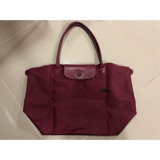 กระเป๋า Longchamp สีแดง หูยาว size M แท้ มือสอง