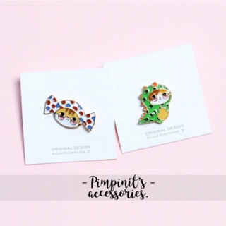 🇹🇭 พร้อมส่ง : เข็มกลัดเซ็ทแมวสวมชุดไดโนเสาร์สีเขียว | Cat Wearing Green Dinosaur Suit Enamel Brooch Pin Set.