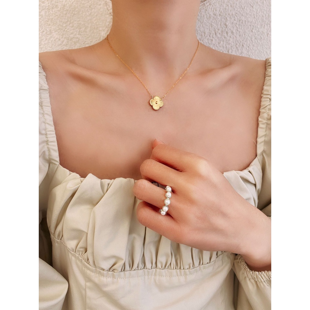 คลาสสิก ลายนูน สี่ใบโคลเวอร์ ไทเทเนียม เหล็ก สร้อยคอ สร้อยข้อมือ ไม่จางหาย แพ้ง่าย ไหปลาร้า