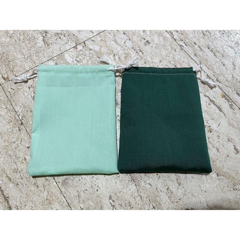 ถุงผ้าหูรูด กระเป๋าผ้าหูรูด สีพื้น สีเขียว รับตัดตามขนาด