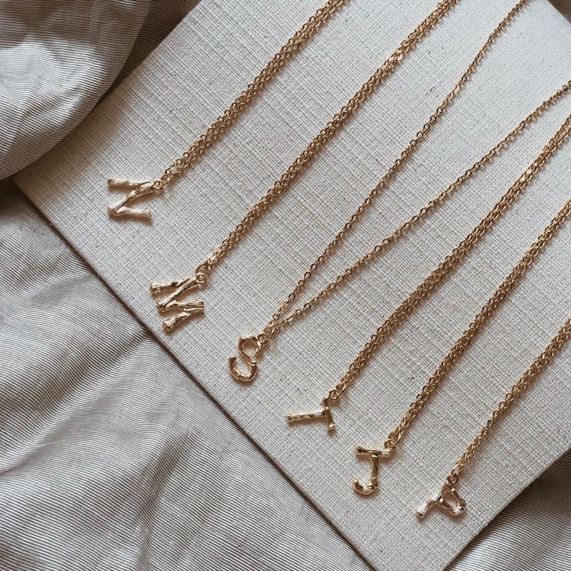 SALE สร้อยคอจี้ตัวอักษร สร้อยคอเกาหลี ชุบทอง 14K Bamboo 26 letter necklace