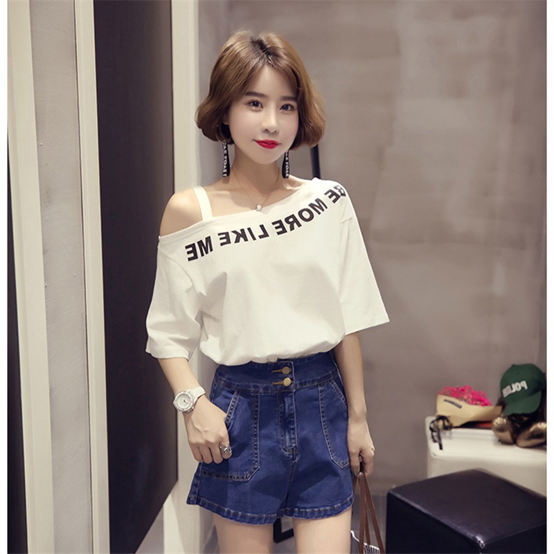 【WJZ】เสื้อยืดแขนสั้นพิมพ์ลายตัวอักษรไหล่เอียงที่ทันสมัยและเซ็กซี่ของผู้หญิง【907】