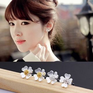 ต่างหูดอกไม้ • Flower Earring