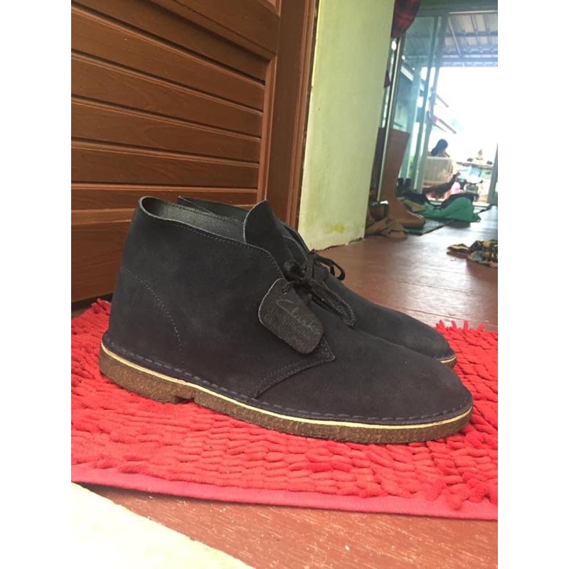 รองเท้าหนังกลับ clarks