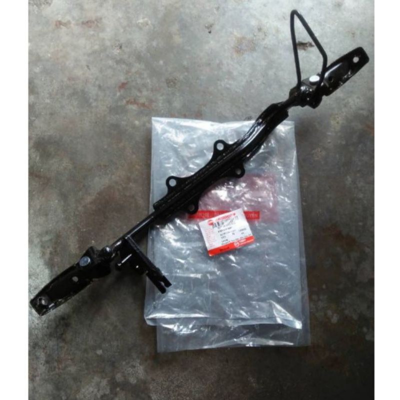 SYM VF3 185i STEP BAR COMP (FR FOOTREST BAR)