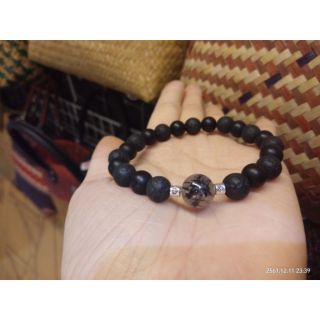 แก้วขนเหล็กเกรดพรีเมี่ยม ล้อมด้วยLava StoneและBlack Agate