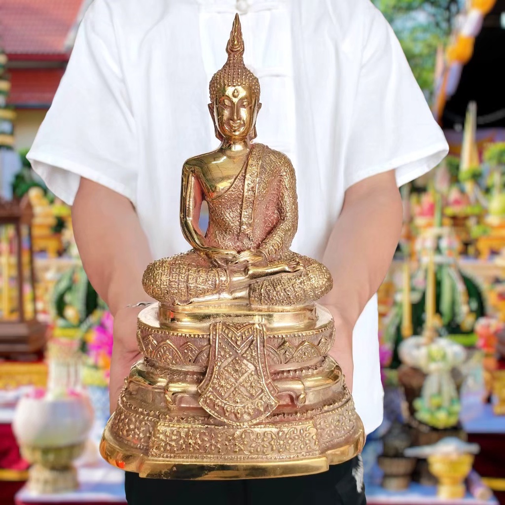 พระแก้วมรกต เนื้อทอง รุ่นสมโภชกรุงปี2500 ทรงเครื่องฤดูฝน(กว้าง7นิ้ว สูง10นิ้ว)บูชาเสริมสิริมงคลแก่บ้