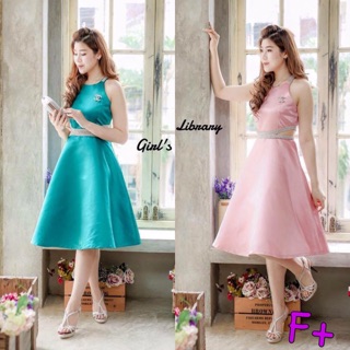 ราคา 290 บาท Vip : 260.-  Dress ผ้าไหมซาตินอย่างดี มีดีเทลที่เอวตัดเป็นทรงเว้า เพื่อความเซ็กซี่ให้กั