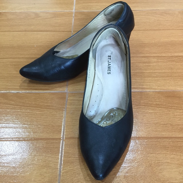 คัชชู มือสอง รองเท้าคัชชู สีดำ ST.JAMES หนังนิ่มมาก เท้าแม่ค้ายาว 21.5 เซ็น ราคาตอนซื้อ 2,390฿