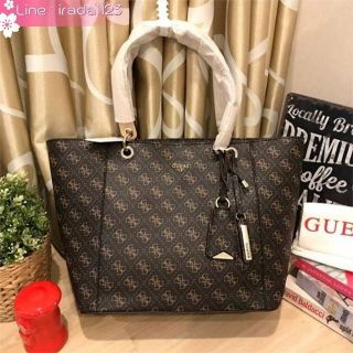 GUESS Kamryn Q Logo Tote ของแท้ ราคาถูก