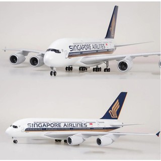 โมเดลเครื่องบิน Singapore Airlines  ทำด้วยเหล็ก มีล้อ มีไฟ (ใช้ระบบสัมผ้สหรือเสียง) มีฐานตั้งโชว์ให้ สวย งานคุณภาพ