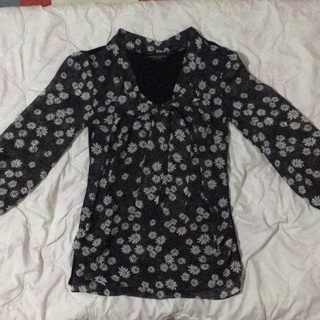 เสื้อลายดอกเดซี่ คอผูกโบว์ แบรนด์Dorothy perkins