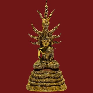 พระรัตนตรัย หรือพระไตรรัตน์ ปรางนาคปรกเนื้อโลหะทองเหลืองลงรักปิดทอง