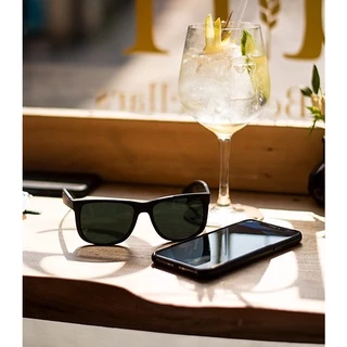 แว่นกันแดด Sunglasses แว่นตากันแดด วินเทจ Polarized UV400 สำหรับชายและหญิง Unisex (สีดำ)