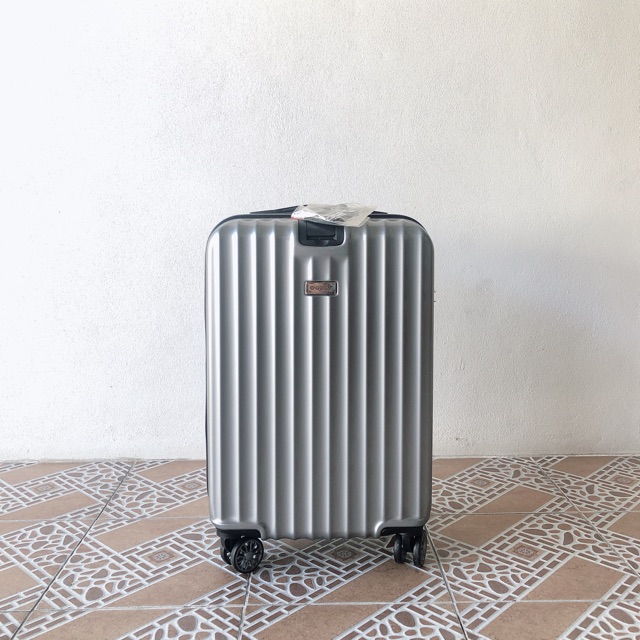 กระเป๋าเดินทาง ยี่ห้อ Caggioni รุ่น Corporate มือ 1  ขนาด 20 นิ้ว สีเงิน