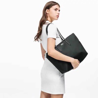 LACOSTE LARGE ZIP TOTE BAG กระเป๋าทรง shopper  วัสดุ pu ทนทาน กันน้ำ