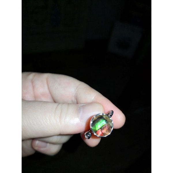 แหวนเงินฟอสซิล Ammolite ธรรมชาติของ Ammolite จินตนาการ