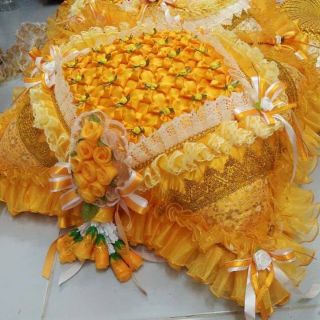 หมอนงานบวช หมอนบวชนาค หมอนสี่เหลี่ยมงานบวช  ขนาด20*26นิ้ว  ใบละ1200บาท