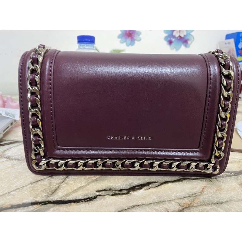 charles&keith หน้าโซ่แท้ จากช้อปส่งต่อ