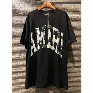 AMIRI BLACK COLLEGIATE LOGO PRINT COTTON T-SHIRT เสื้อยืดคอกลมแขนสั้น แบรนด์เอมิริ ตัวหนังสือโลโก้ ลาย