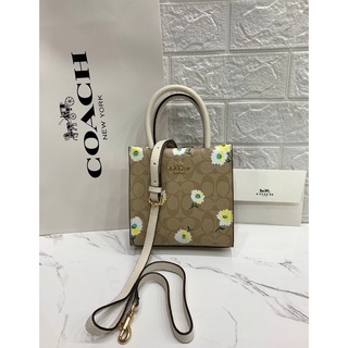 แท้ 💯% Coach  MINI CALLY CROSSBODY IN SIGNATURE CANVAS WITH DAISY PRINT