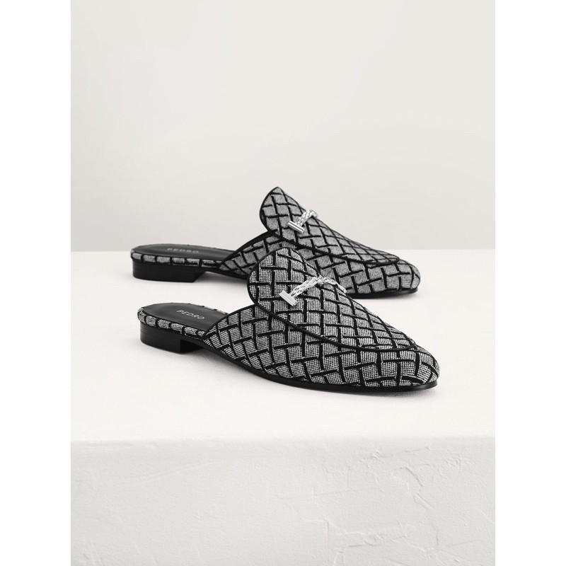 รองเท้าส้นเตี้ยโลหะ Pedro